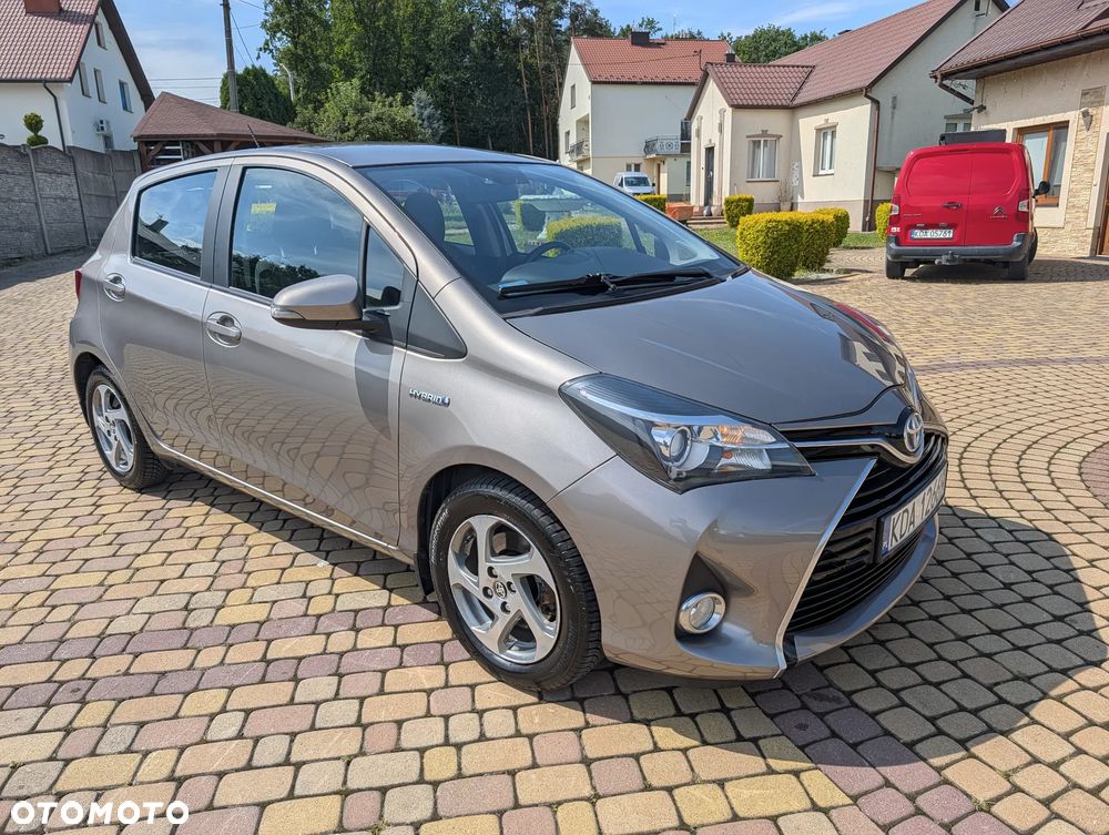 Toyota Yaris Hybrid 100 Premium - 3