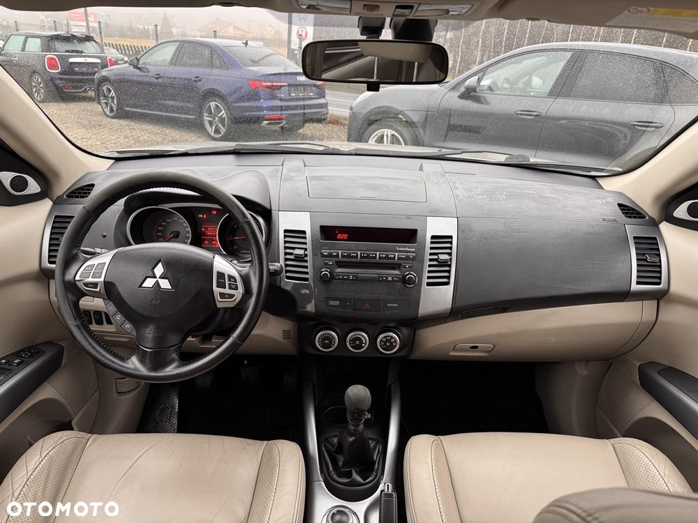 Mitsubishi Outlander 2.0 DID Instyle - 18