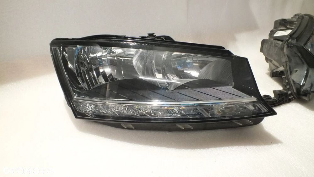 Lampa przednia lewa prawa Skoda Fabia III LED - 2