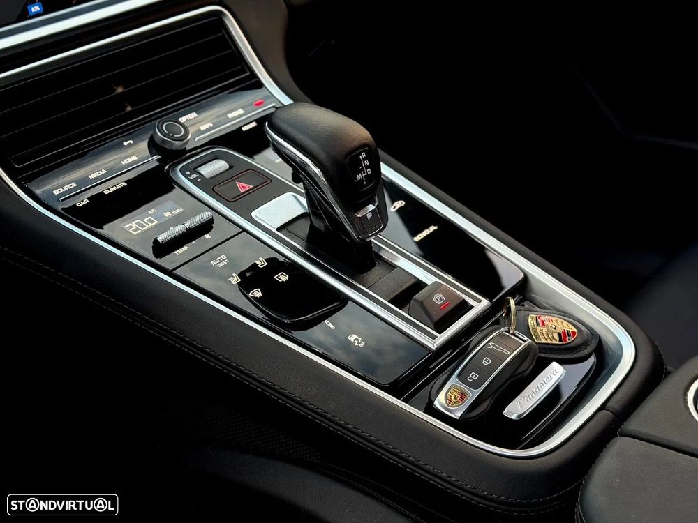 Porsche Panamera 4 E-Hybrid Platinum Edition com PDLS - 31
