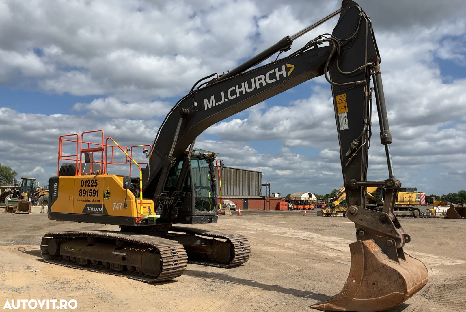 Volvo EC220EL Excavator - 4