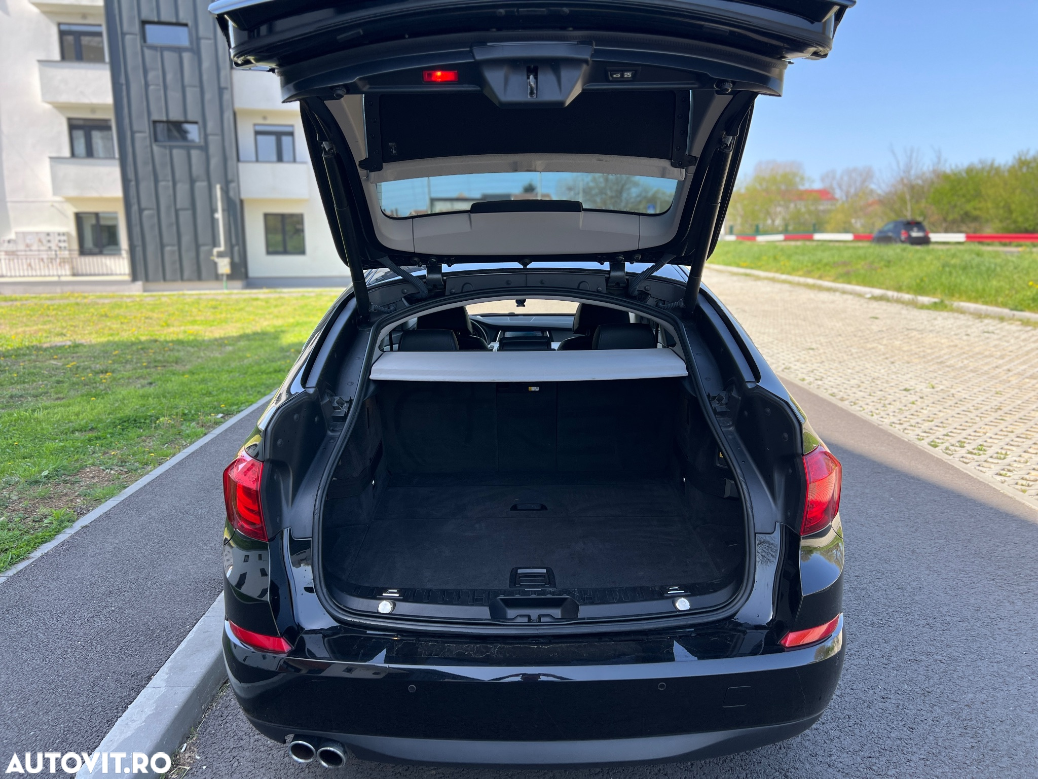 BMW Seria 5 530d xDrive Gran Turismo Aut. - 13