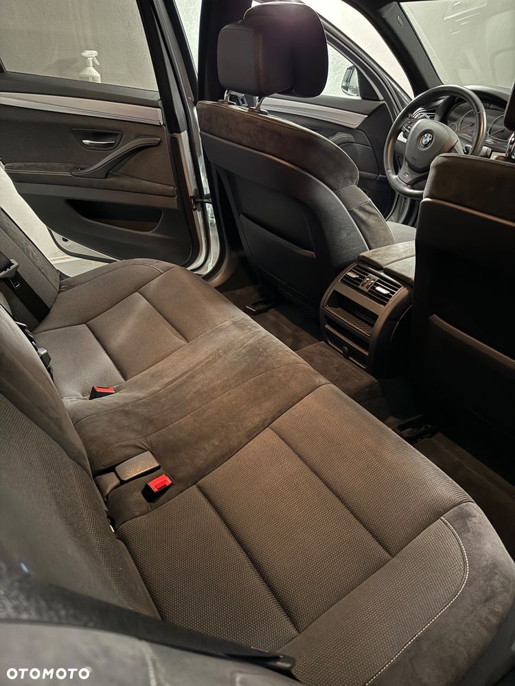 BMW Seria 5 525d xDrive - 23