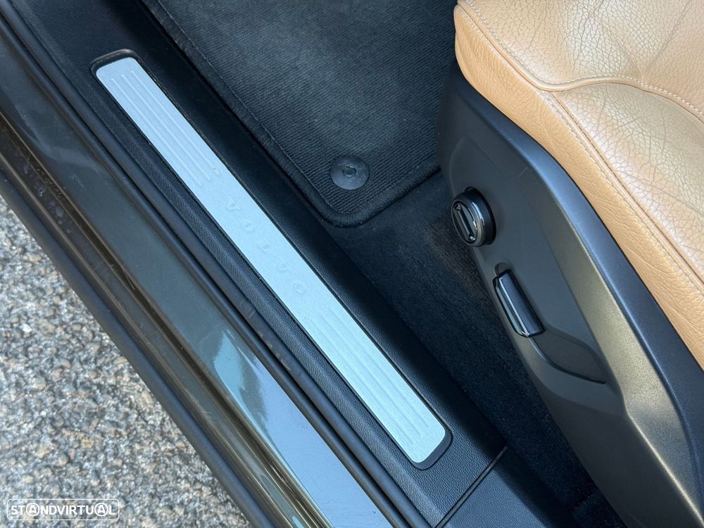 Volvo XC 60 2.0 T8 PHEV Inscription AWD - 36