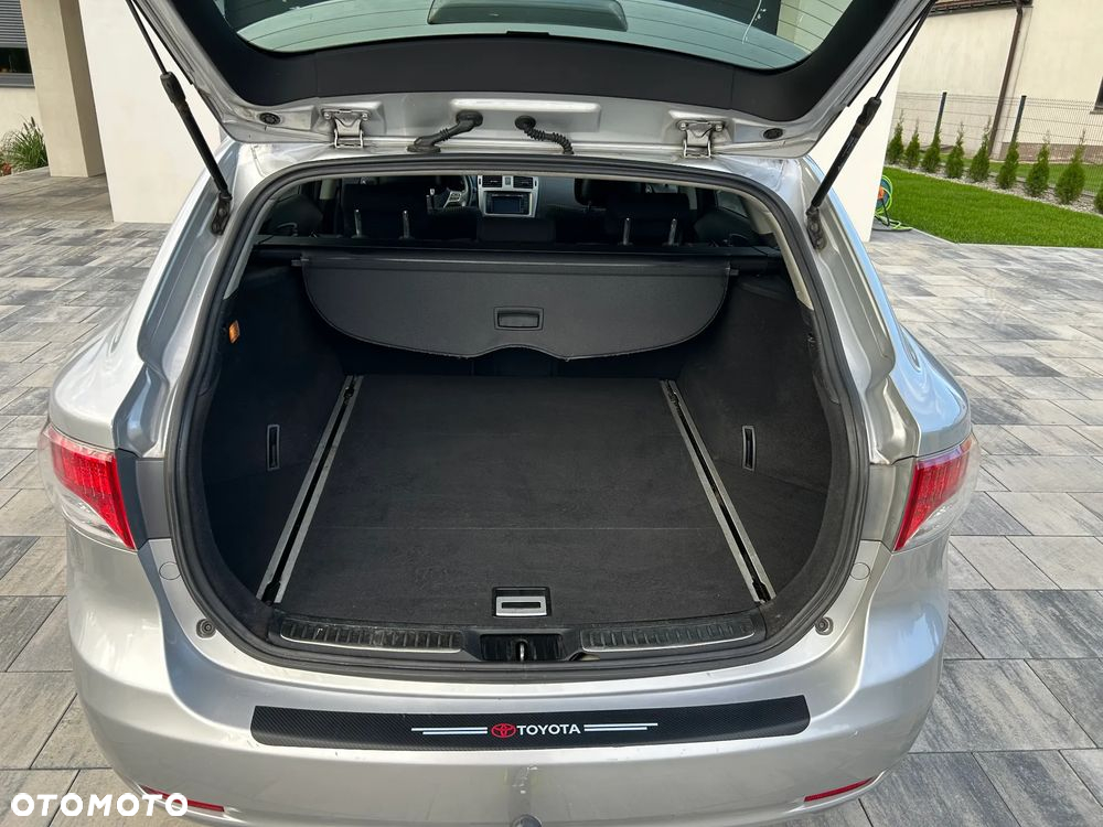 Toyota Avensis 1.8 Sol plus NAVI - 17