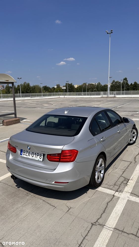 BMW Seria 3 320i - 9