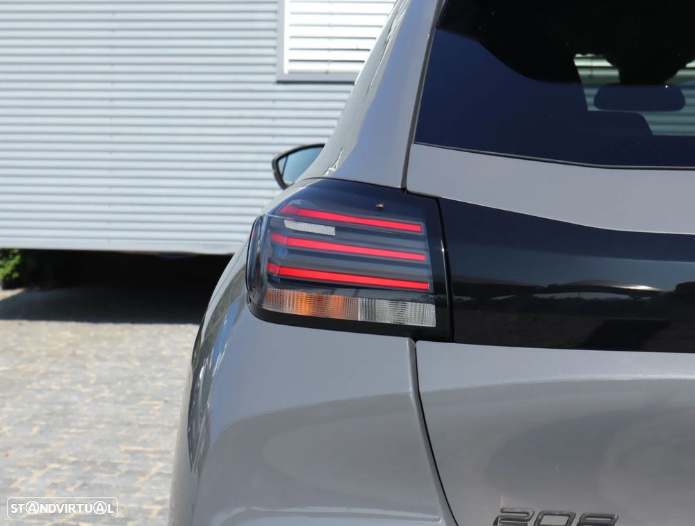 Peugeot 208 1.2 Hybrid Allure e-DCS6 - 18