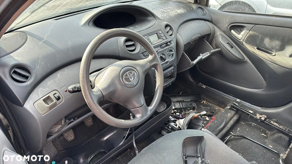 Toyota Yaris 2004 poj. 1.0 benzyna 65 KM - 4