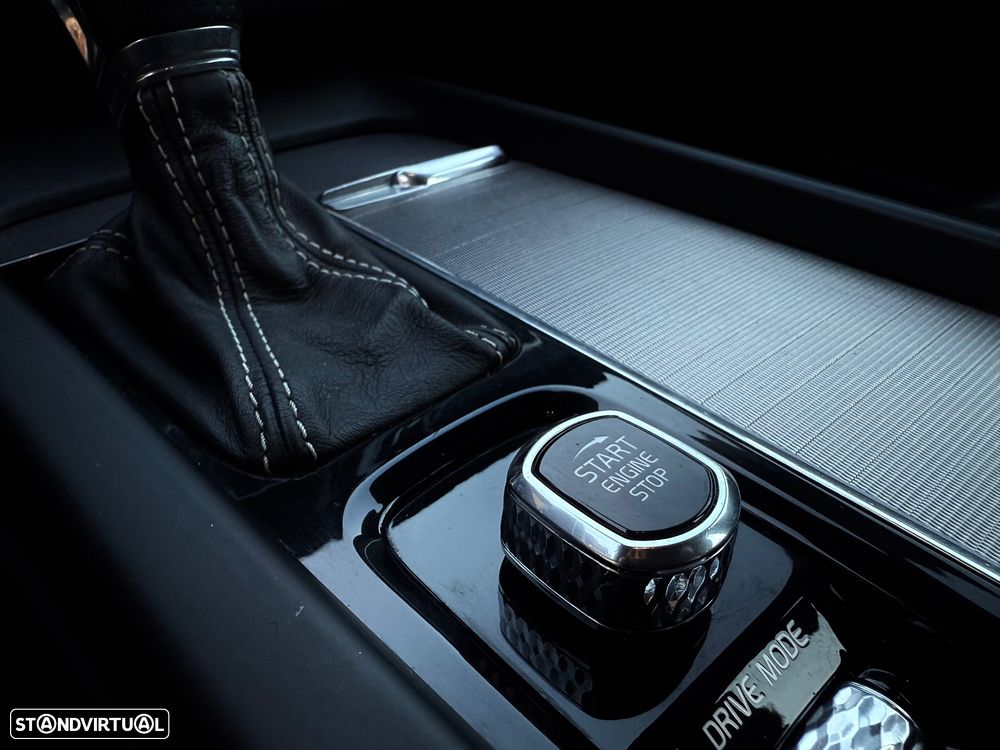 Volvo XC 60 2.0 D4 R-Design Geartronic - 35