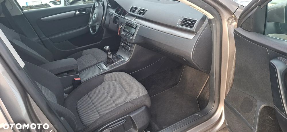 Volkswagen Passat 1.6 TDI BlueMotion - 24