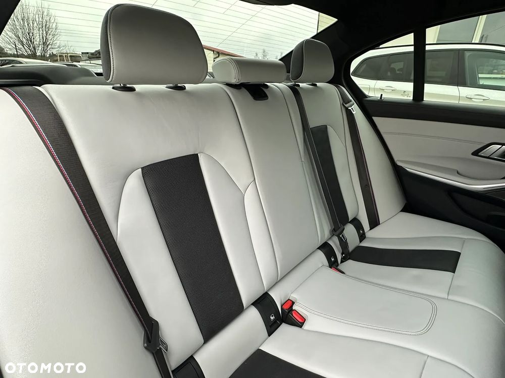 BMW M3 Competition xDrive sport - 20