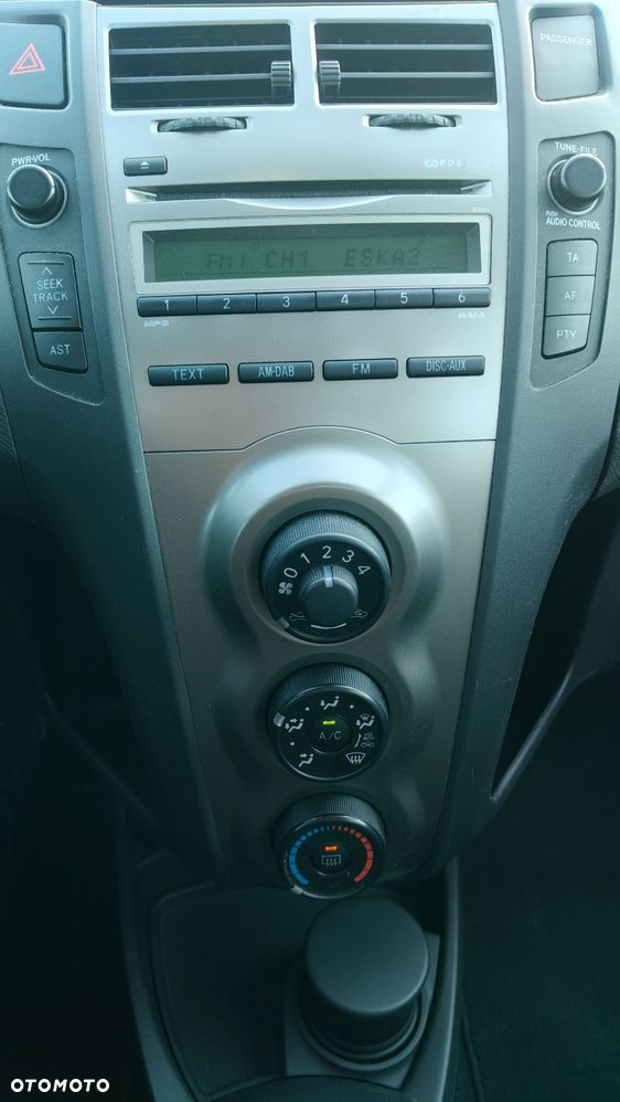 Daihatsu Charade Standard - 35