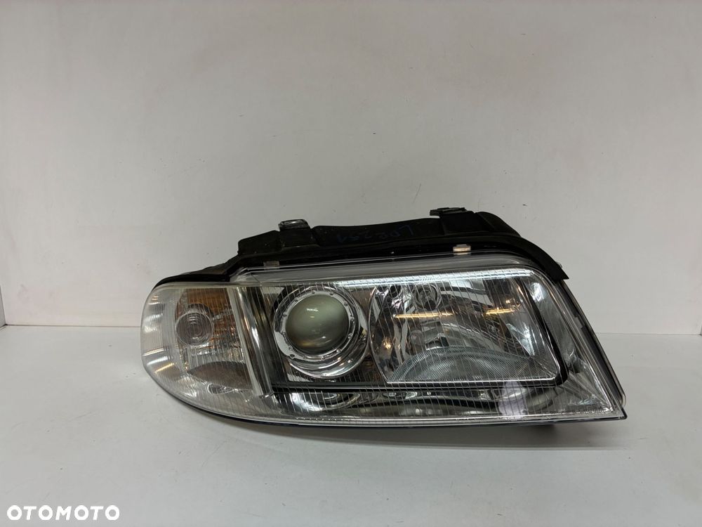 AUD A4 B5 SOCZEWKA LAMPA PRZÓD PRZEDNIA PRAWA  EUROPA 8930405B 8D0941030 - 1