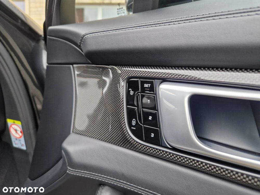 Porsche Panamera 4 - 39