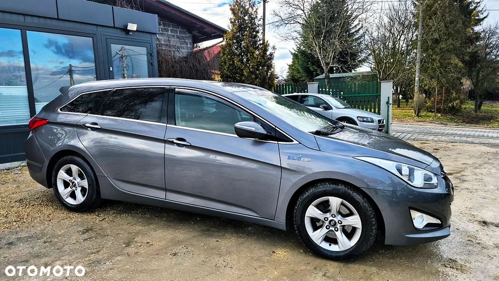 Hyundai i40 Kombi blue 1.6 Family+ - 8