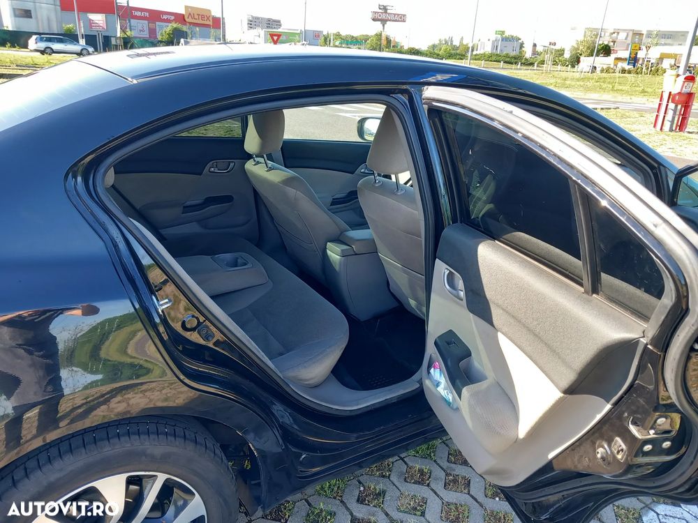 Honda Civic 1.8 MT ES - 9