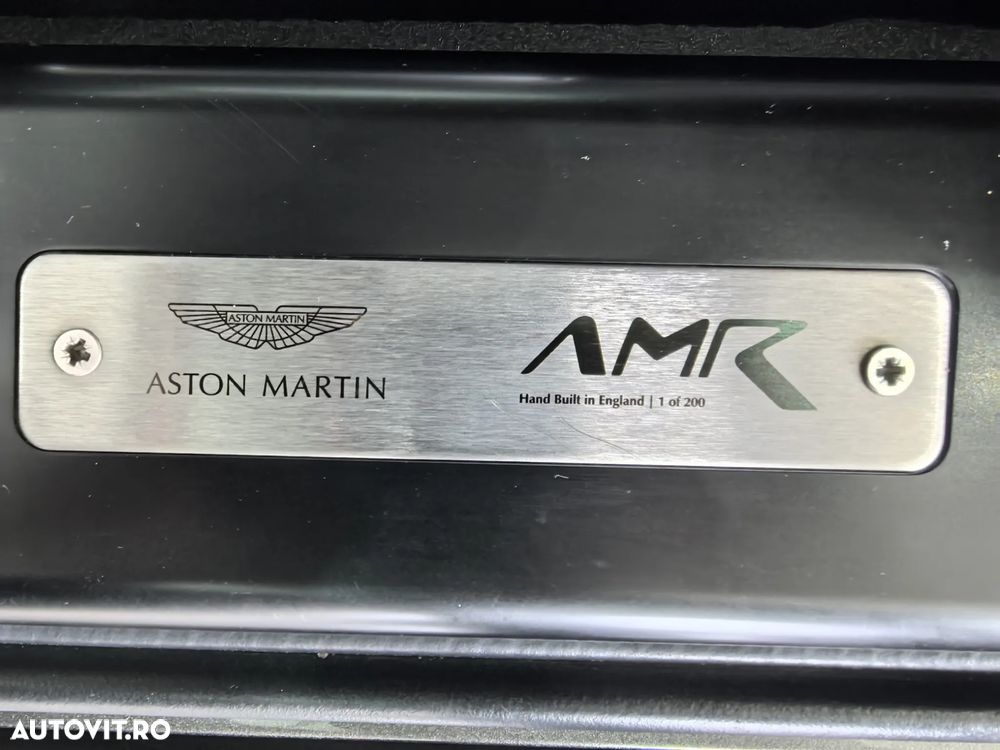 Aston Martin V8 Vantage S - 8