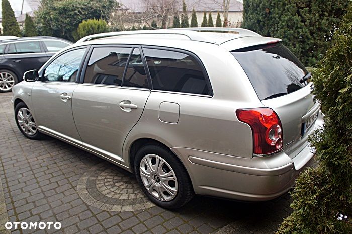 Toyota Avensis 2.2 D-CAT Team - 12