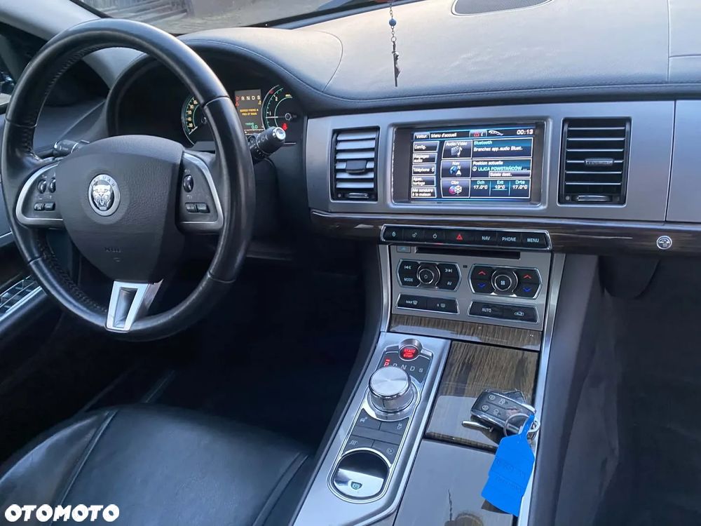 Jaguar XF 3.0 V6 D Luxury - 12