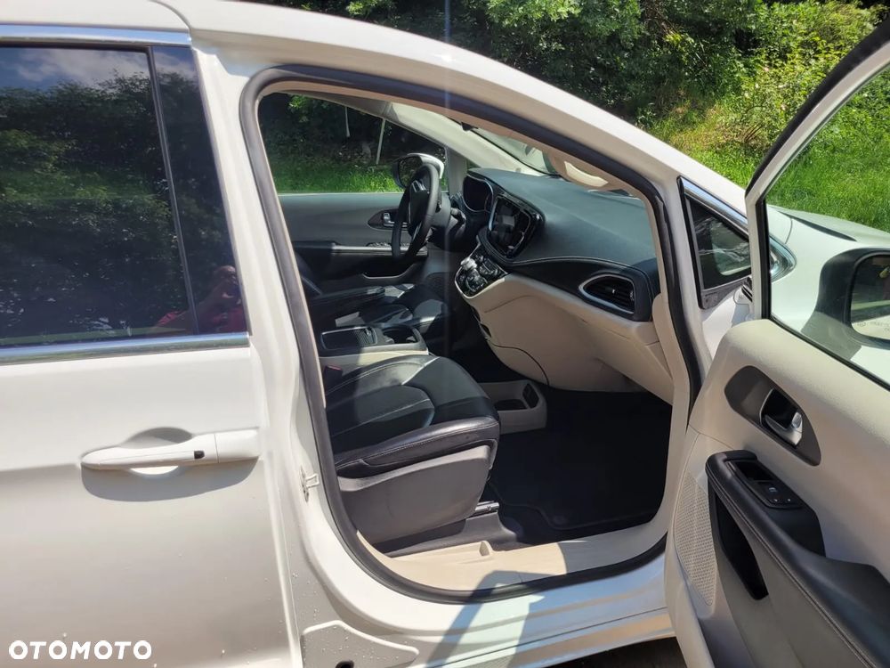 Chrysler Pacifica - 9