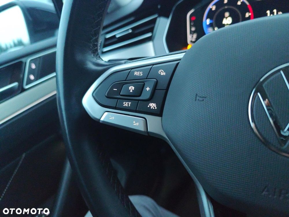 Volkswagen Passat - 19