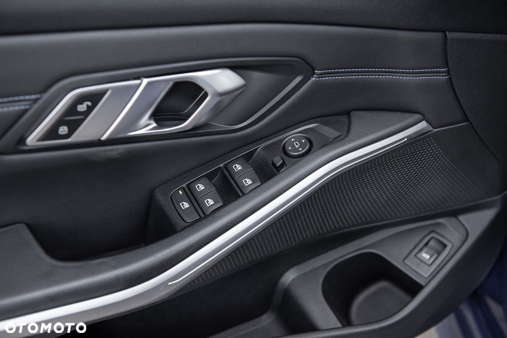 BMW Seria 3 318i M Sport - 18