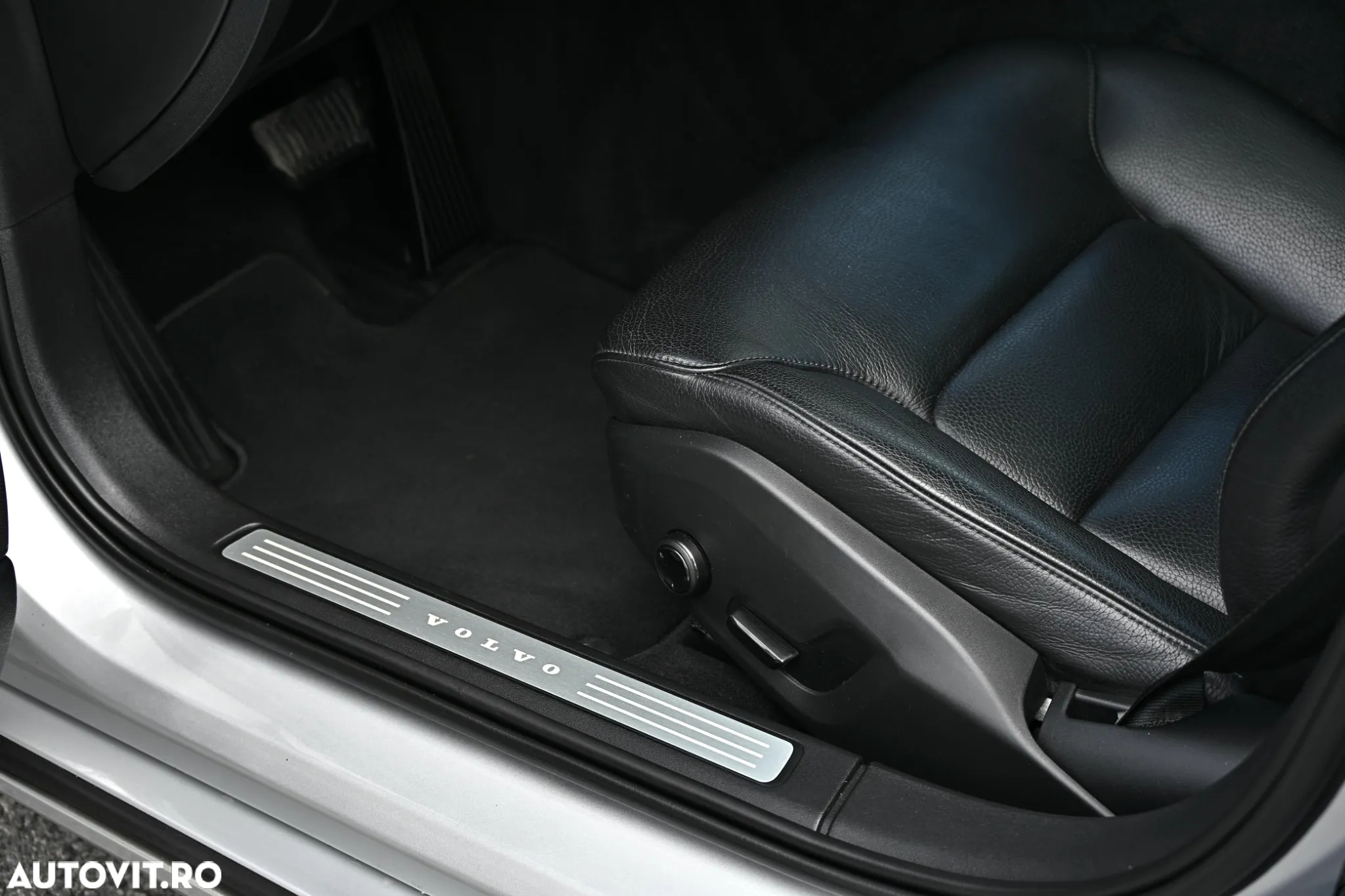 Volvo V90 D5 AWD Geartronic Momentum - 37
