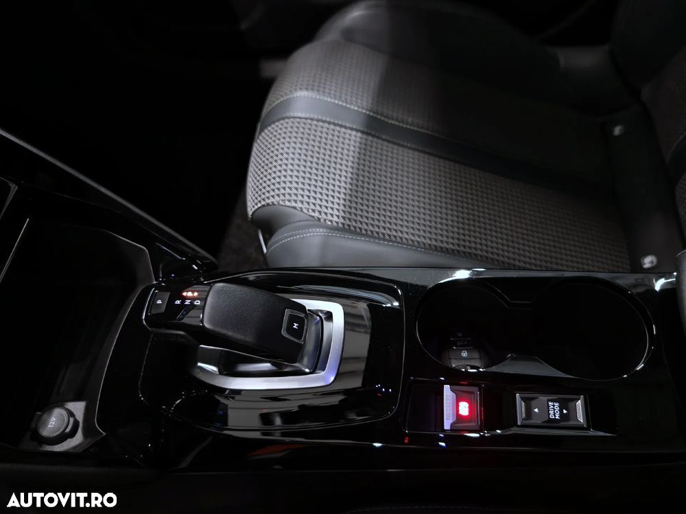 Peugeot 2008 1.2 L PureTech STT EAT8 GT Line - 16