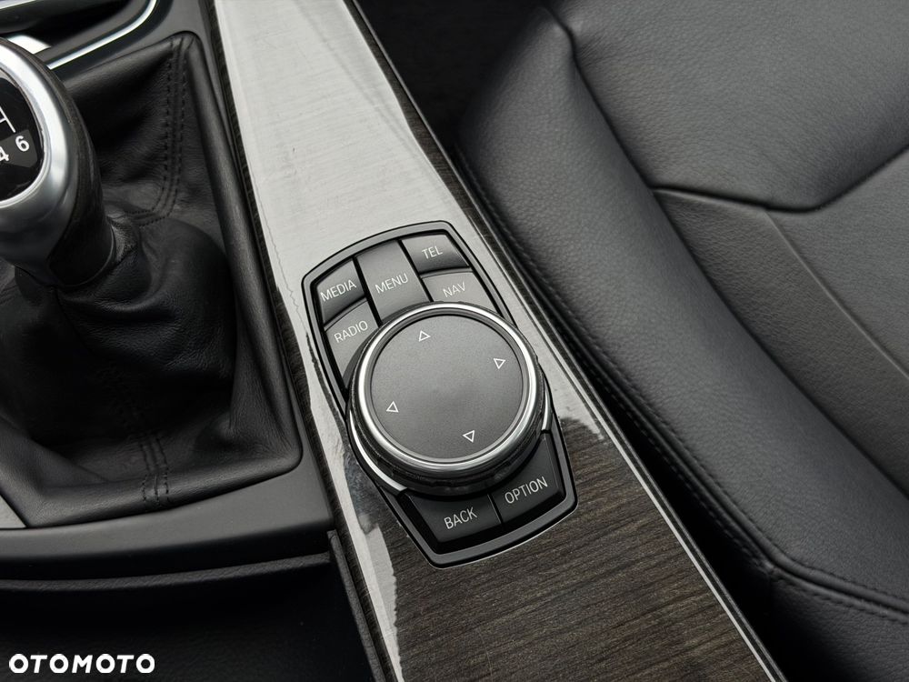 BMW Seria 3 318d Luxury Line EU6 - 29
