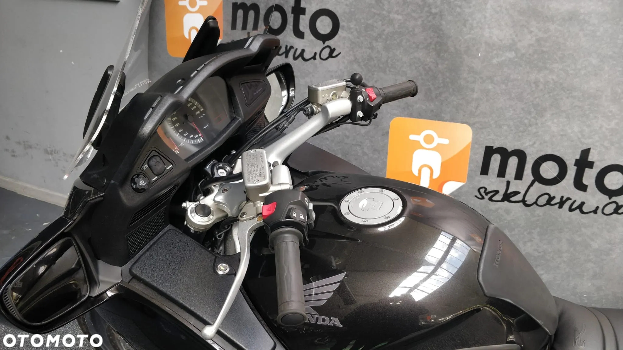 Honda ST - 9