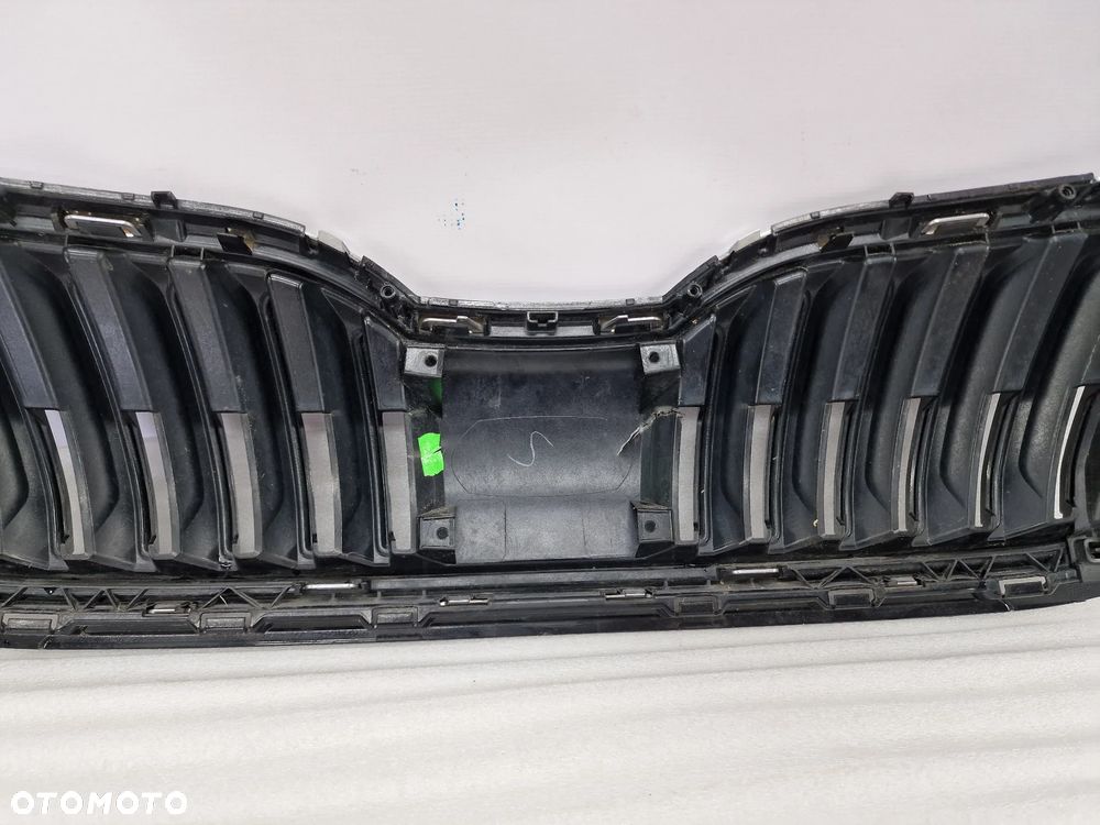 SKODA OCTAVIA III LIFT 16- RS VRS LAKIEROWANA ATRAPA / GRILL PRZEDNI PRZÓD , NR 5E0853653C , NR AUKCJI GR127 - 16