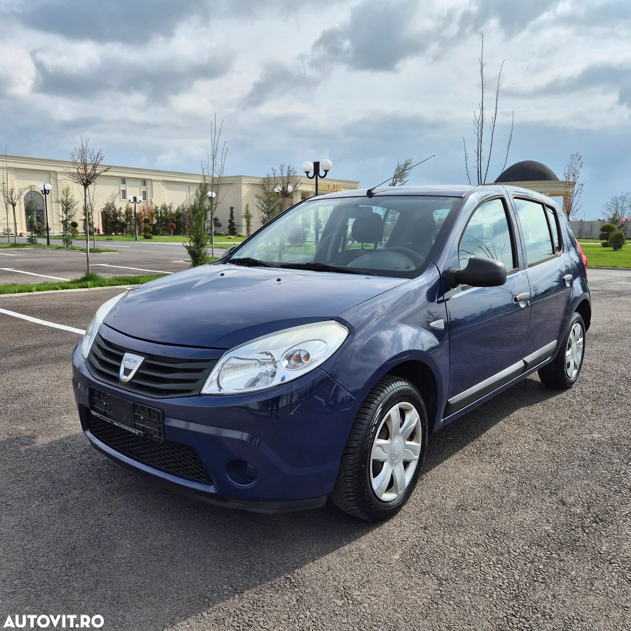 Dacia Sandero 1.2 16V 75 Laureate - 1