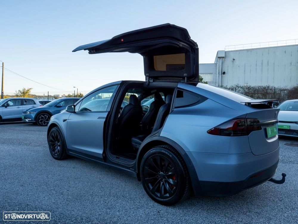 Tesla Model X - 28