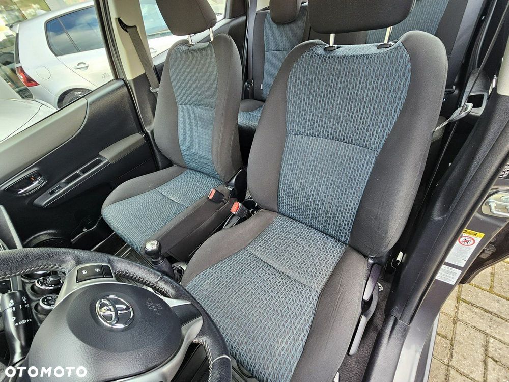 Toyota Yaris - 10