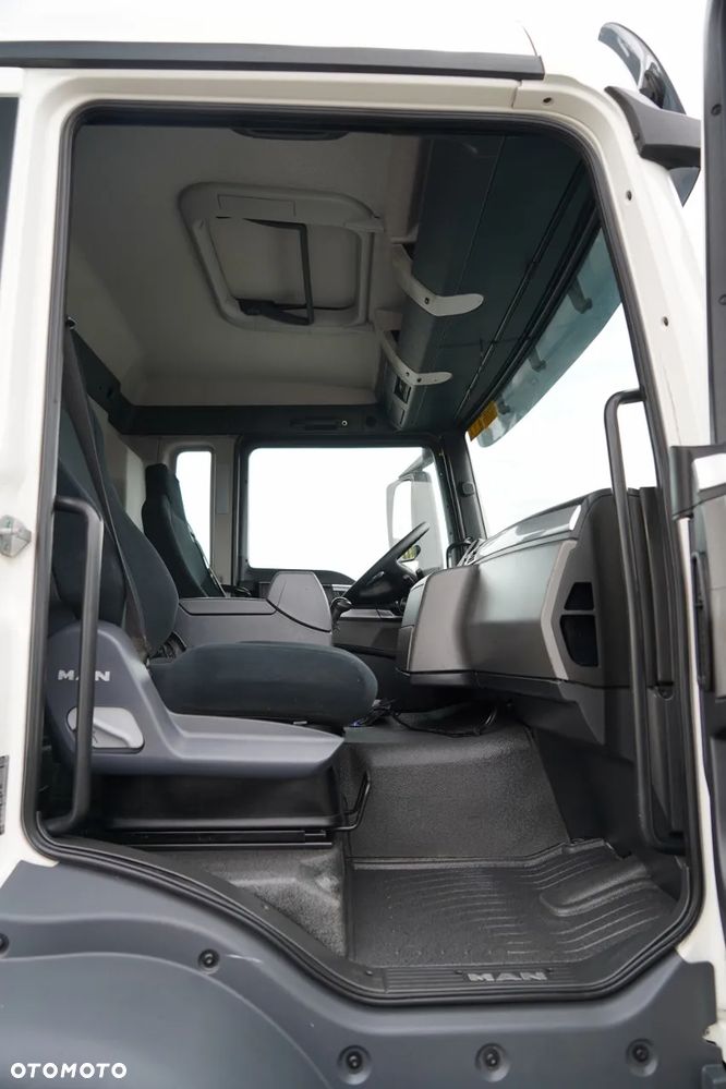 MAN TGS 32.400 / 8x4 / TRIDEM / WYWROTKA 2 STRONNA / HYDROBURTA / BORDMATIC + HDS HIAB 188 E-3D / ROTATOR  / PILOT / EURO 6 - 35