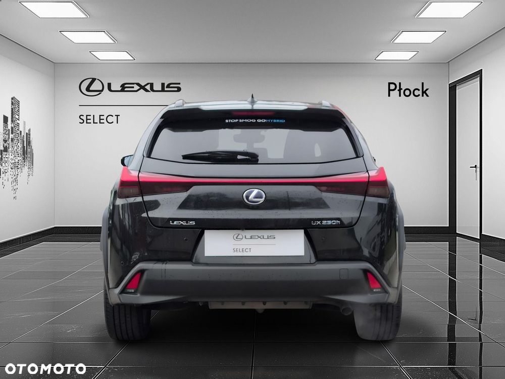 Lexus UX - 4