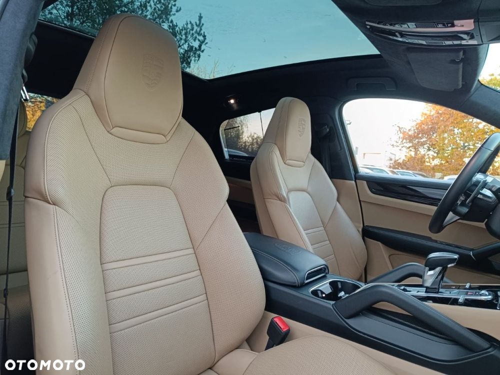 Porsche Cayenne - 32