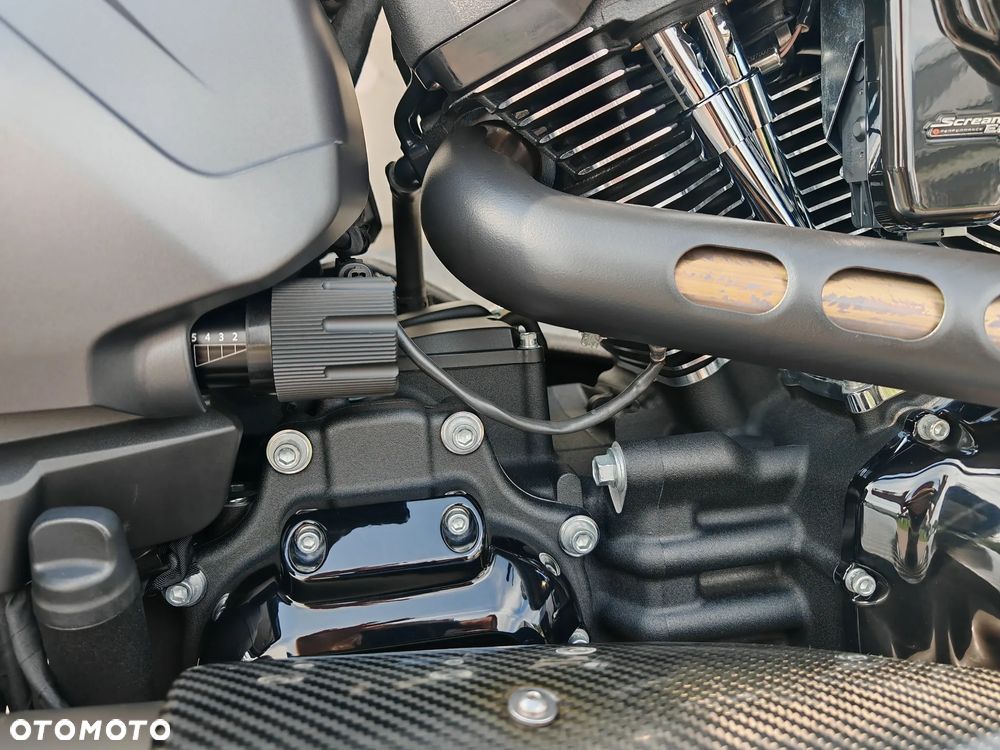 Harley-Davidson Softail FXDR - 23