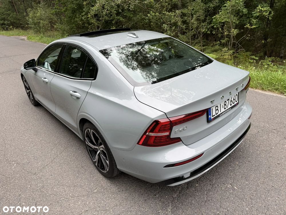 Volvo S60 B5 B AWD Plus Dark - 4
