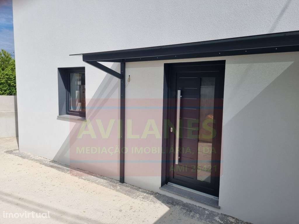 ANDAR MORADIA T2 - LOBÃO - Grande imagem: 2/17