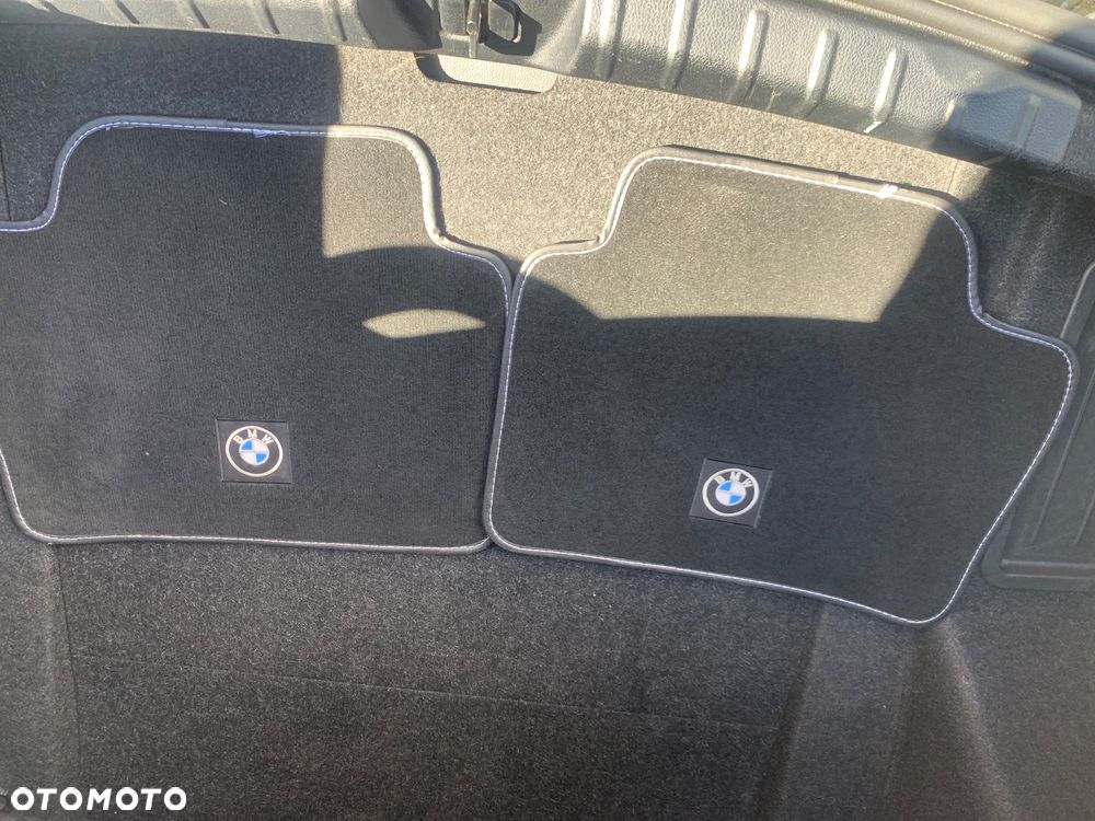 BMW Seria 3 320i Edition M Sport Shadow - 22