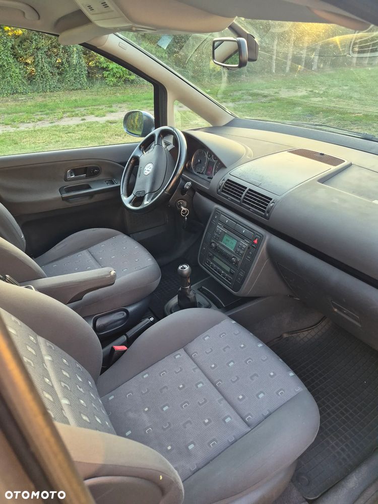 Volkswagen Sharan ver-1-9-tdi - 6