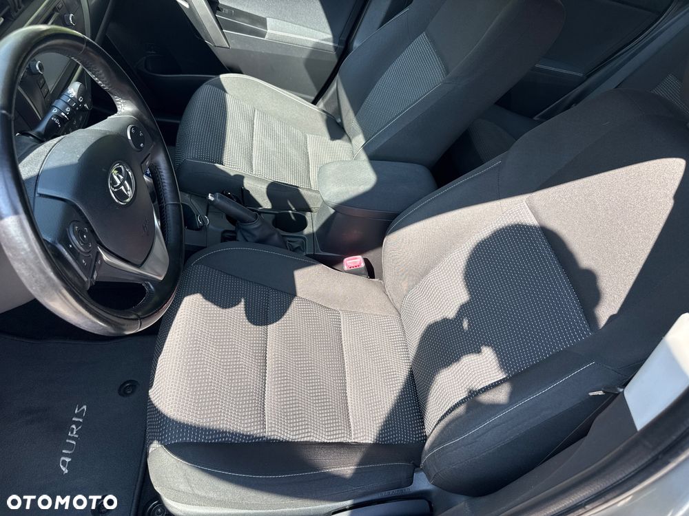 Toyota Auris Hybrid 135 Premium - 24