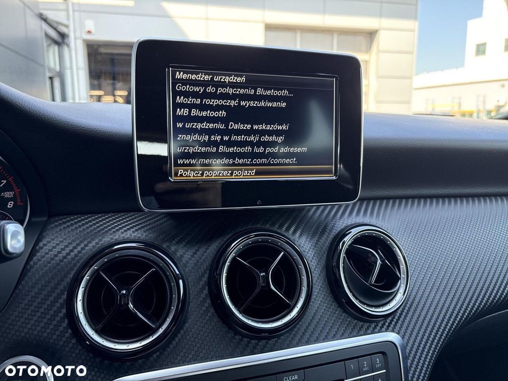 Mercedes-Benz GLA 180 7G-DCT - 24