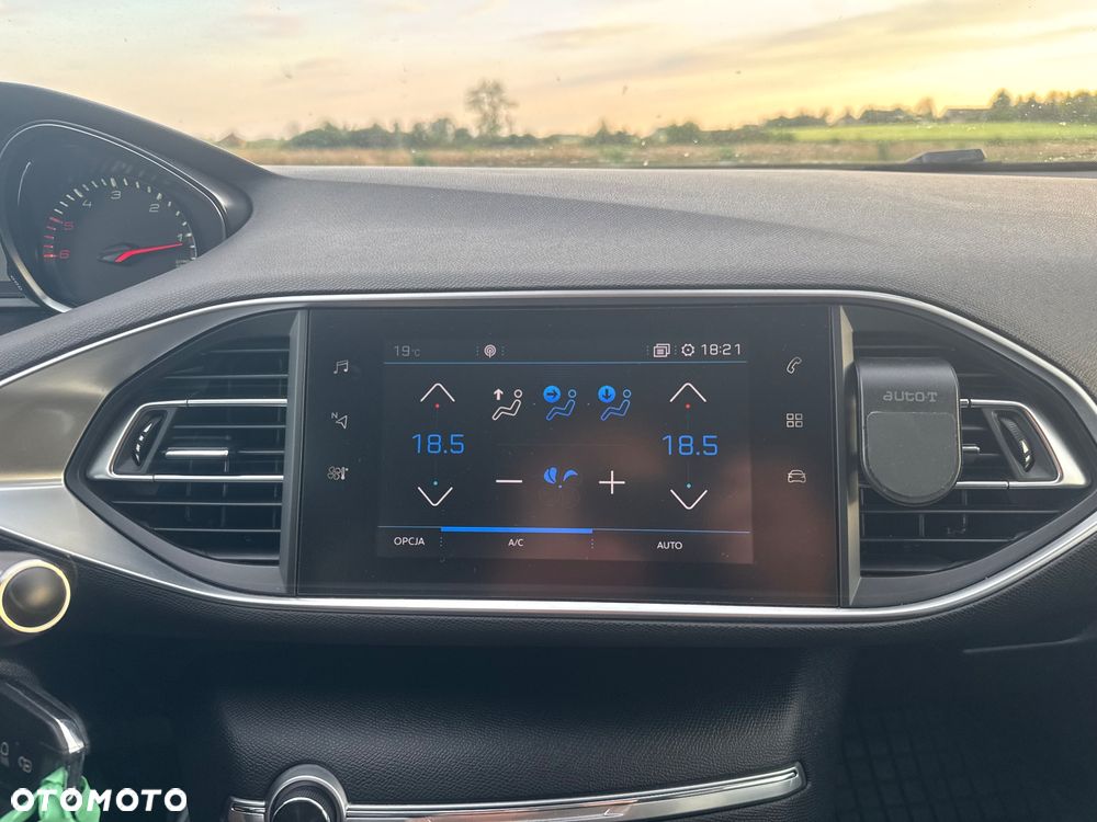 Peugeot 308 1.5 BlueHDi Business Line S&S - 28