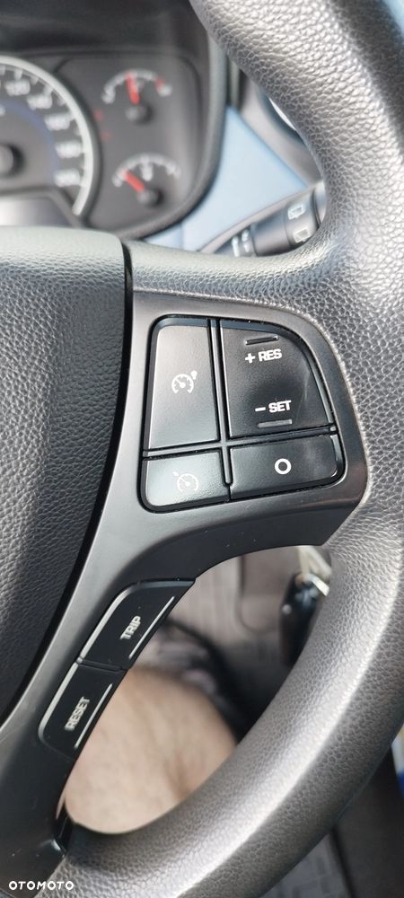 Hyundai i10 1.0 YES Gold - 13