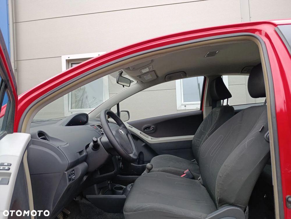 Toyota Yaris 1.0 VVT-i - 12