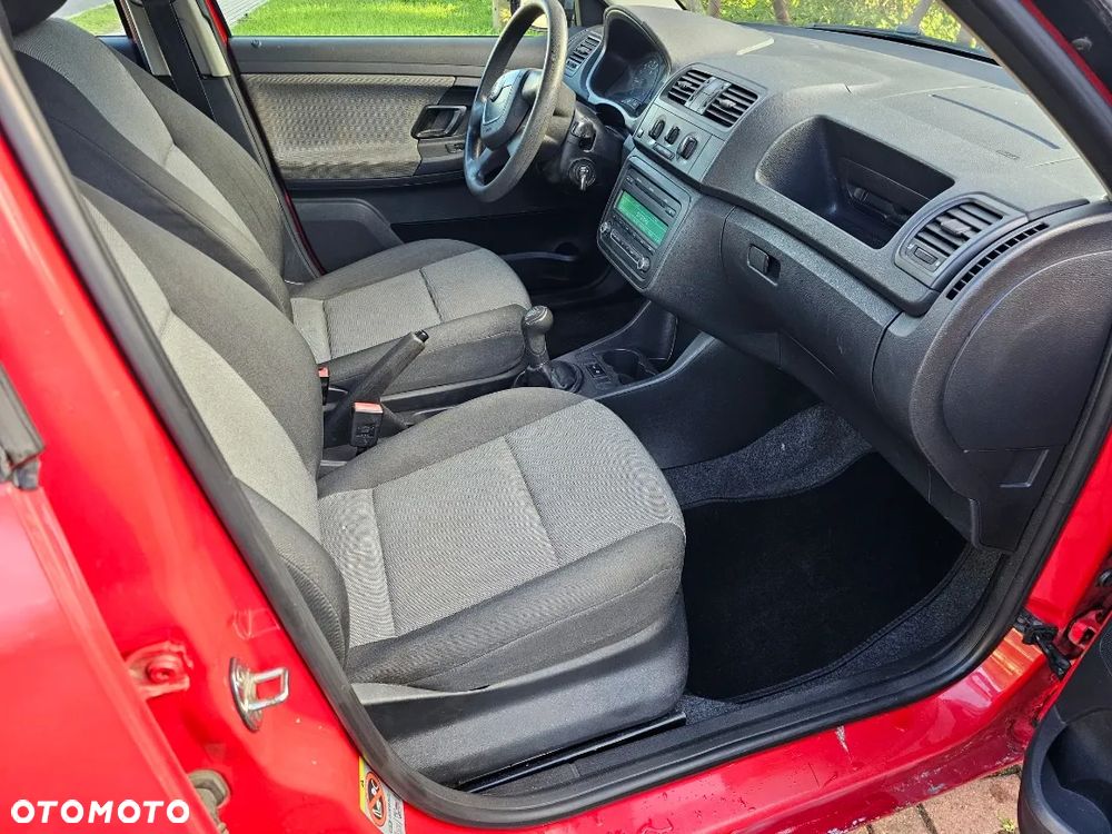 Skoda Fabia 2010 photo 5