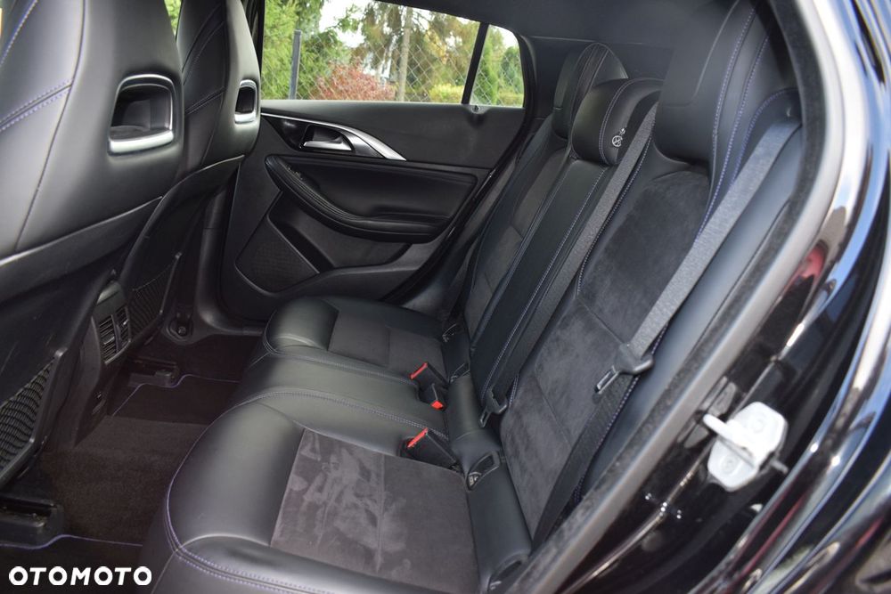 Infiniti Q30 - 10
