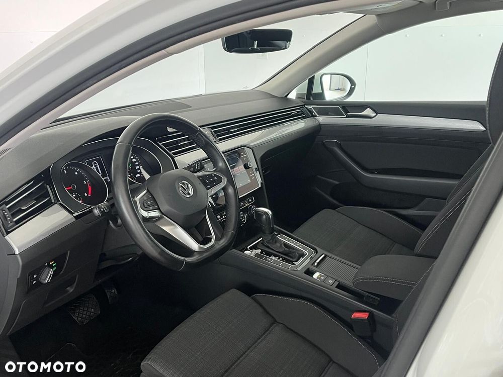 Volkswagen Passat - 16